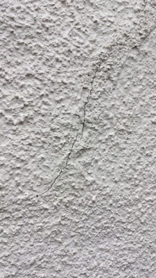 Wall crack3.jpg