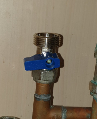 Cold water tap, can fridge water and washing machine both be connected to this with the correct fittings?