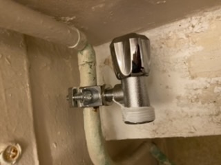 Self cutting tap