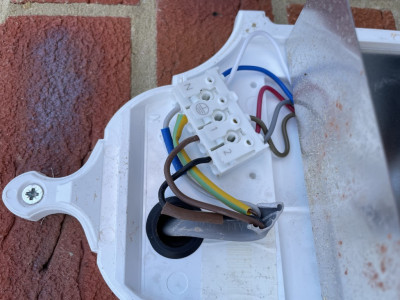 external pir light wiring.jpg